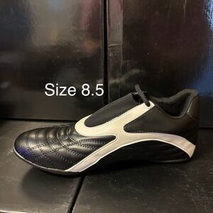 Cape Robbin Black and White Woman’s sneaker